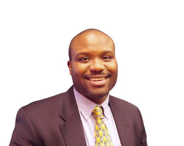 A man in a suit and tie smiling.